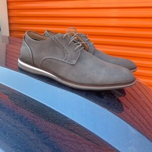 Men’s  gray casual dress shoes like new